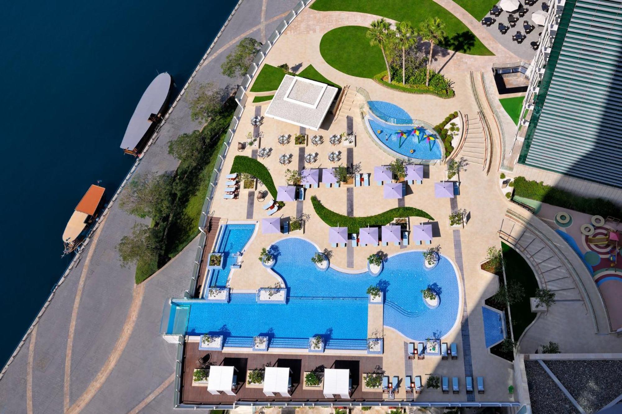 Crowne Plaza Dubai Festival City Exterior foto Aerial view of the complex